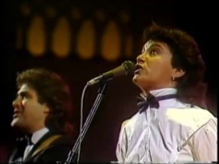 RICCHIE & POVERI "Me Enamoro De Ti" {Miros Mar}¸.•*¨*• ♪♫