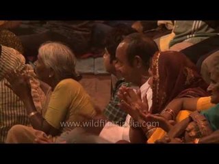 Must see in Varanasi : Ganga Aarti at holy Dasaswamedh Ghat
