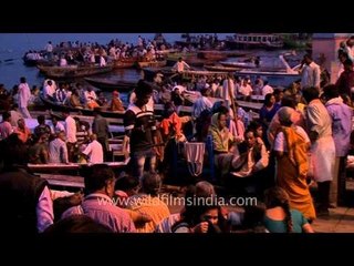 People coming to witness Varanasi Ganga Aarti