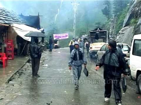 Vehicles stranded due to heavy rain towards Manimahesh Lake, Himachal Pradesh