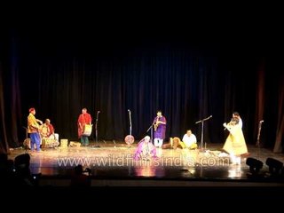 Télécharger la video: Performance by traditional musicians at Africa Festival in Delhi