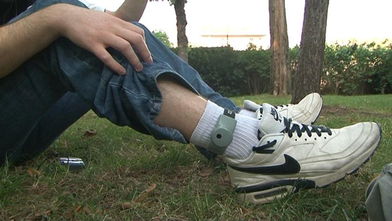 Porteur d'un bracelet électronique, il est arrêté pour 16 braquages