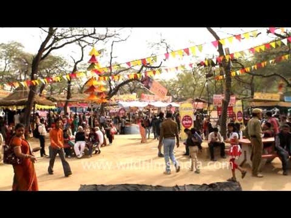 Visitors of Surajkund Mela get tired of roaming...