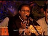 Indian qawwal reciting poems and singing 'Chhaap Tilak Sab Chheeni Mose Naina Milaaike'