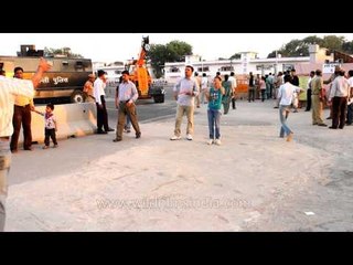Time lapse of people coming to watch the Delhi 2010 XIX Commonwealth Games