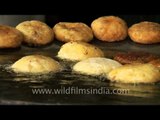 Indian appetizer - Aloo tikki in Chandni Chowk, Old Delhi