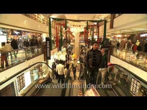 People shopping at Select Citywalk mall in time lapse