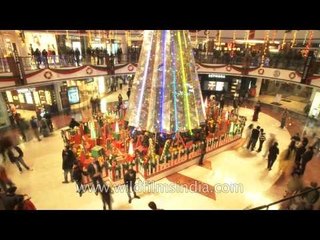 Time lapse of people in quick motion at Select Citywalk, Saket