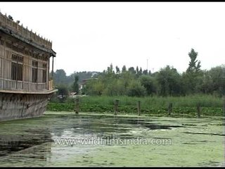 Dal Lake dries up but house-boats retain the old charm