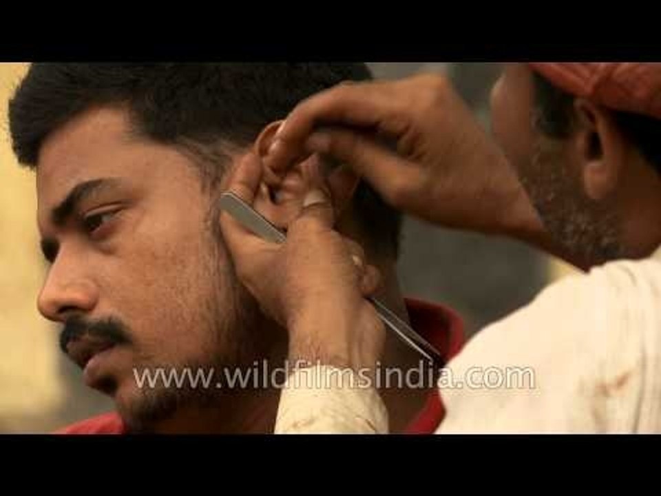 Cleaning dirty ears for a living a job in India? video Dailymotion