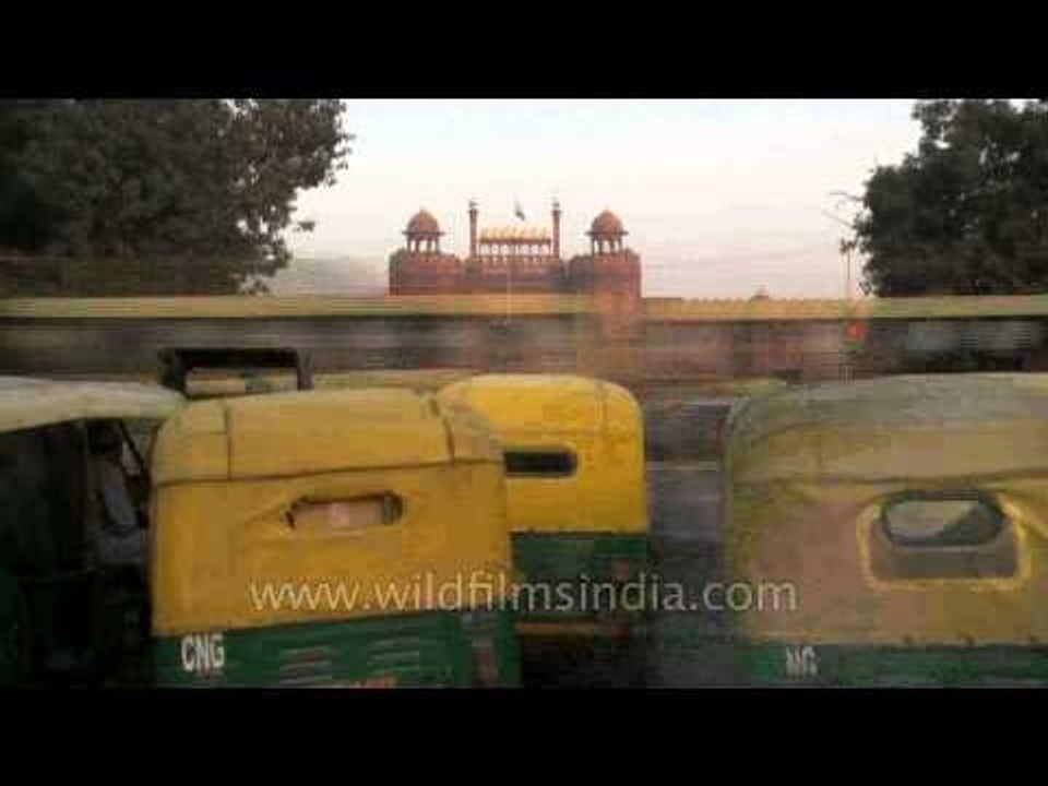 Speedy day to night traffic time lapse at Red Fort