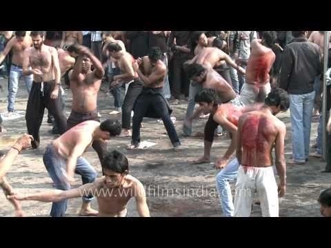 Shia muslims beat their chests during Muharram