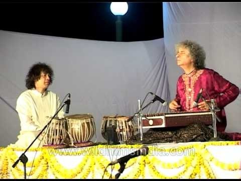Pandit Shiv Kumar Sharma and Zakir Hussain sharing same stage
