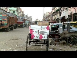 Loading tri-cycle goods carriers at fast speed