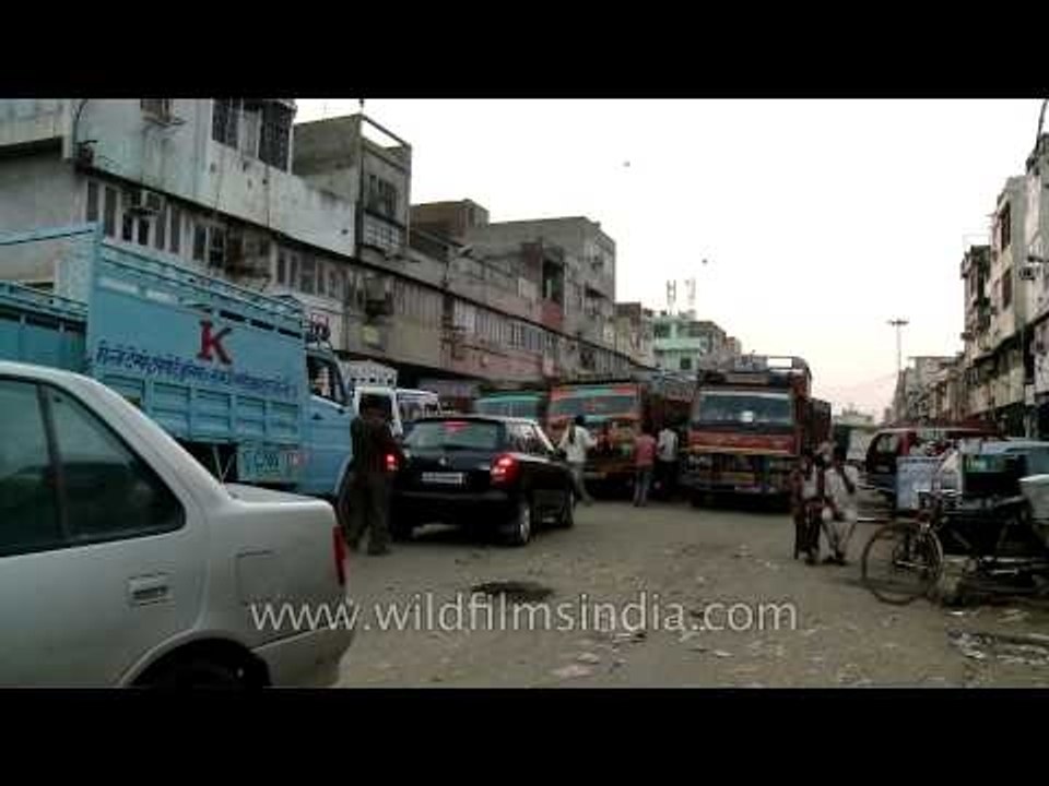 Asia's biggest Fruit & Vegetable market : Azadpur mandi