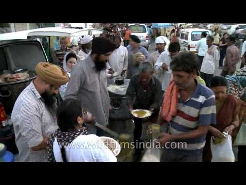 Free food for poor hospital patients in India