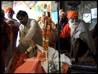 Burial of the decomposed body of a Hindu sadhu!