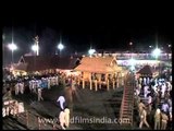 Cops on duty to help the Sabarimala devotees at night!