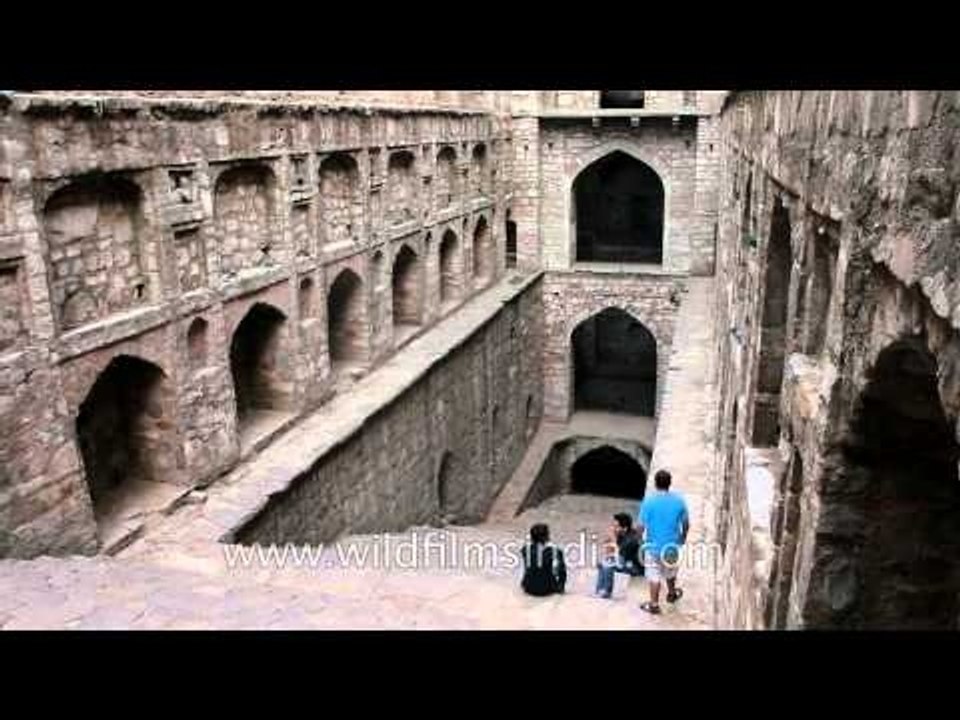 Young Delhiites visit their heritage - Agrasen ki Baoli