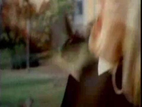 Yeniden Sev Beni - Fragman