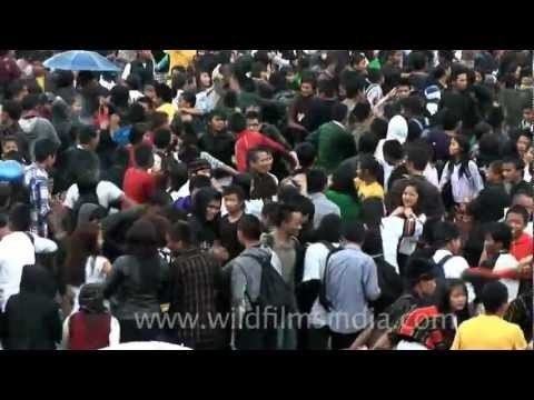 Mizo crowd dancing Chhiehlam during Chapchar Kut