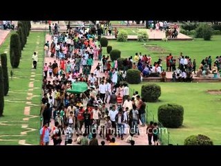 Bringing in the offerings on Shah Jahan's birth anniversary!