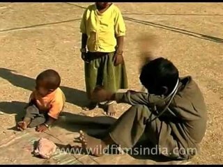 Poor kids perform stunts at kullu dussehra!