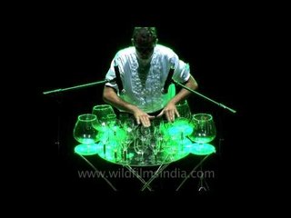 Russian wine glass musician !