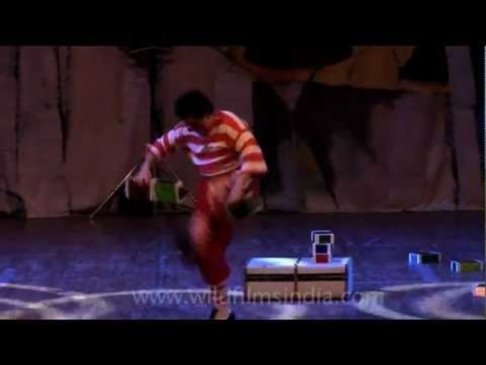 Russian clown juggling