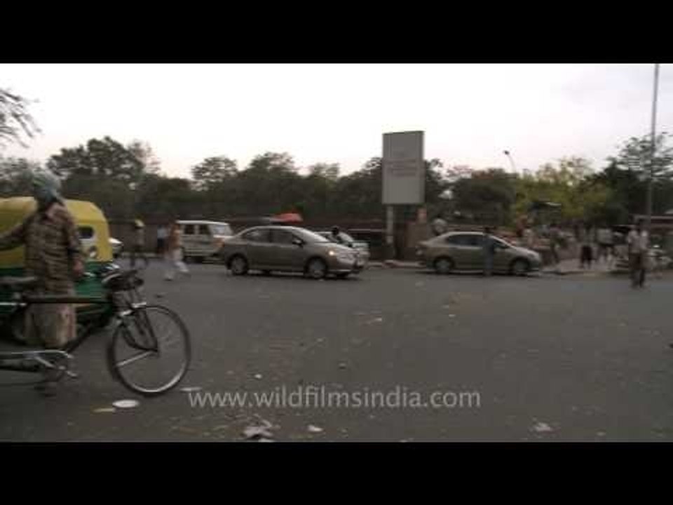 Dust storm and mid-day darkness in Delhi