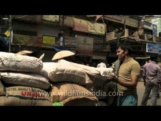 Black gold - Pepper being sold in India's ancient spice market!