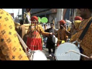 Devotees dancing on the beats, Mahavir jayanti