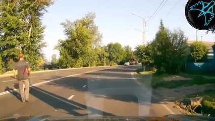 Trafikteki Yardımseverler İnsanlar İşbaşında