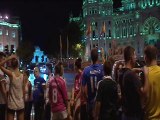Varias decenas de aficionados celebran la Supercopa de Europa en Madrid