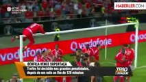 Şampiyon Sevincini Abartan Futbolcu Kupayı Kırdı