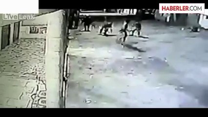 Sokakta Dehşet? Kurbanı Sokak Ortasında 'Pala'larla Doğradılar