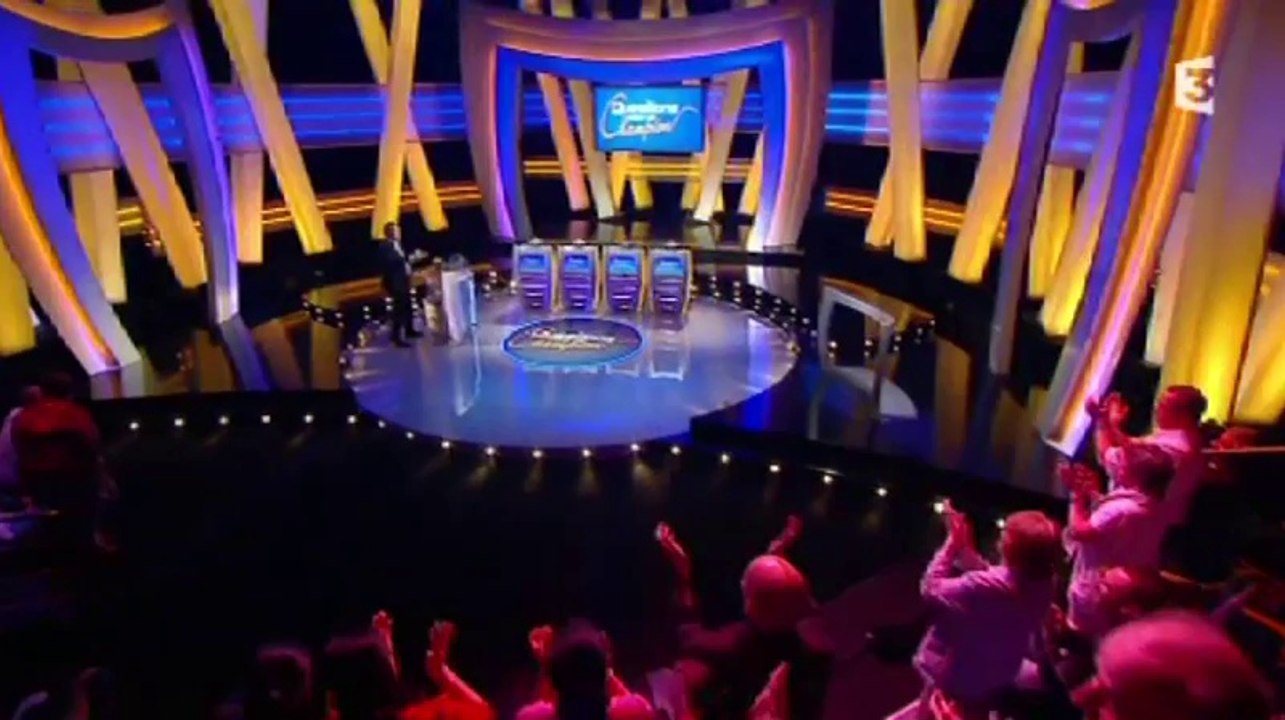 Le public de "Questions pour un champion" fête l'anniversaire de Julien Lepers