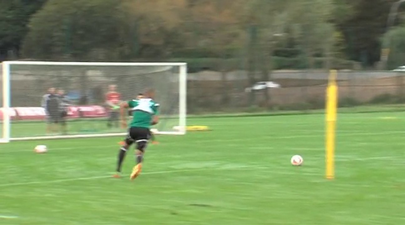 Passe, décalage et frappe !