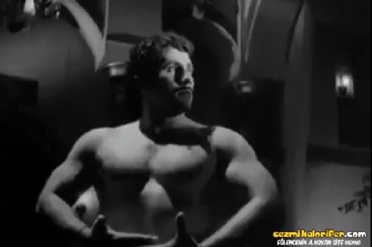 Sürreal Dövüş Sahnesi