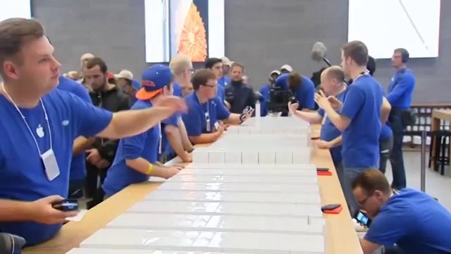Berlins First iPhone 6 Buyer Waits 6 Days outside Apple Store