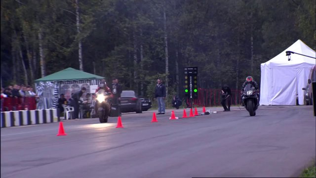 Suzuki GSX1300 Hayabusa vs Suzuki GSX-R 1000 - Araba Tutkum