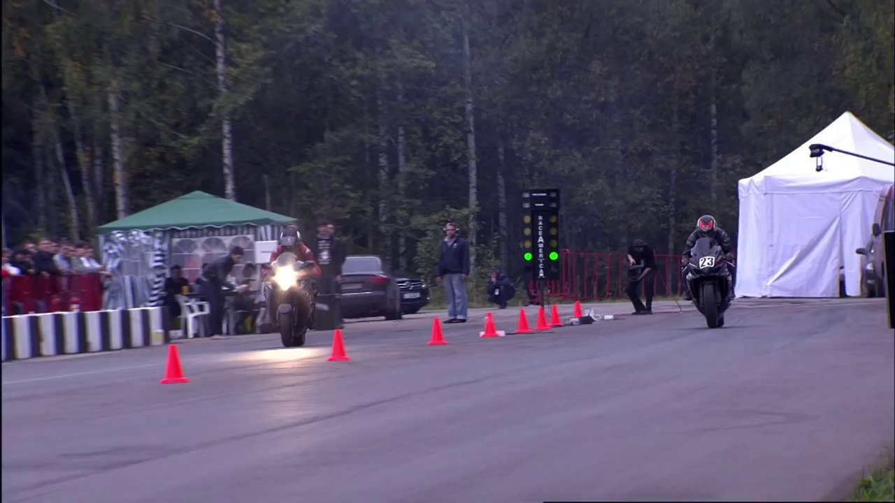 Suzuki GSX1300 Hayabusa vs Suzuki GSX-R 1000 - Araba Tutkum