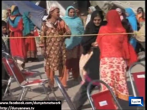 Dunya News - Suspicious woman escaped from PAT Dharna Islamabad after scuffle with PAT workers.