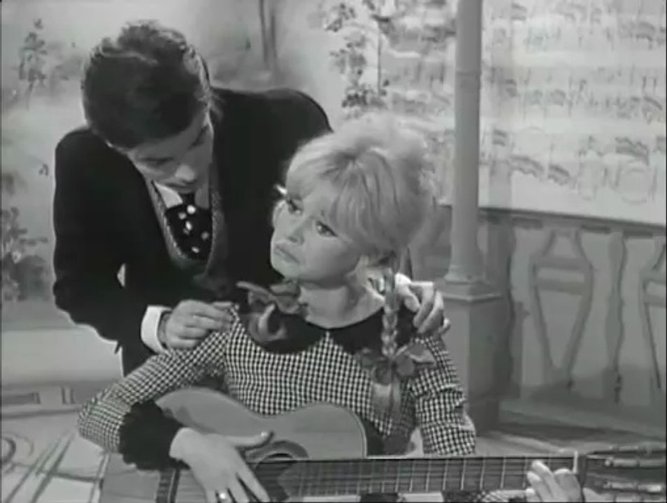 Brigitte Bardot - Leçon de Guitare-1963
