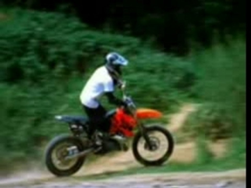 met la moto dans le camion