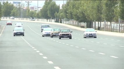 Devlet Bahçeli Otele Kendi Kullandığı Klasik Otomobille Geldi (1)