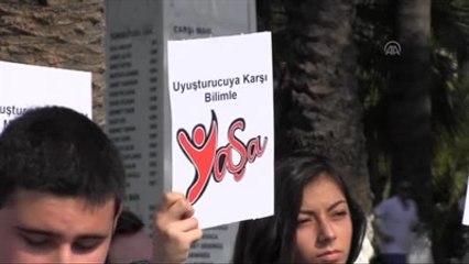 Lise Öğrencilerinden Uyuşturucuya Karşı "Yaşa" Etkinliği