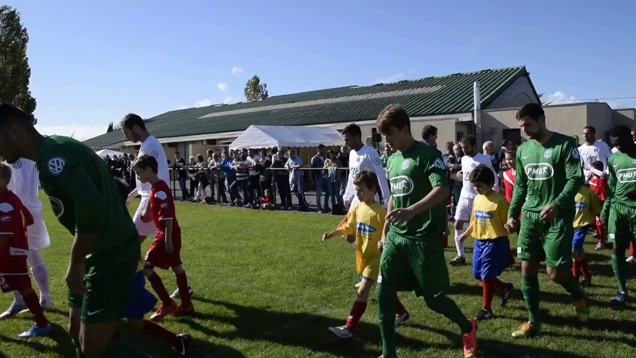 Entrée des joueurs avec les enfants pour Vendat-Yzeure
