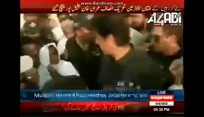 Multan accident guys mother kissed the face of Imran Khan watch video.