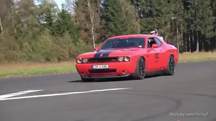 Tracté a 200km/h en roller par une dodge challenger SRT8